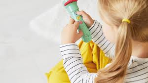 zvucni-projektor-vreme-za-poljupce-janod-1 zvucni-projektor-vreme-za-poljupce-janod-1